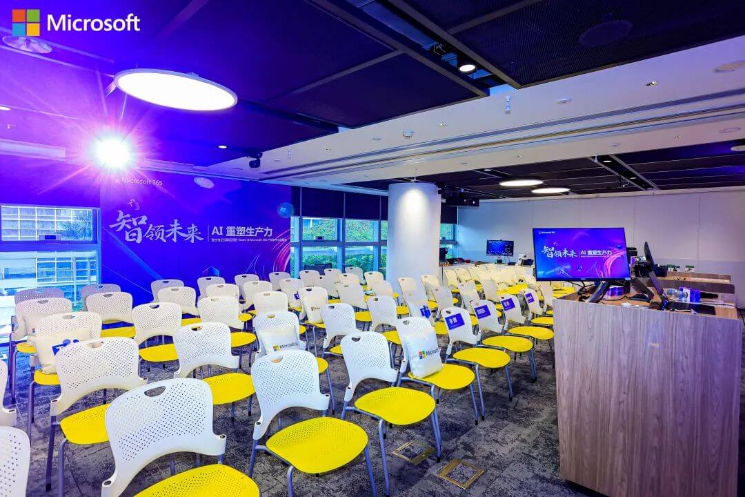 三场路演Q场场爆满，来自微Y的专家们通过智领未来、智创高效、智启创C大主题深入分享了C企业应如何应Ҏ战，打造智慧、高效、敏Ll织Q从而颠覆式变革生? loading=