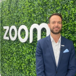 Zoom Spaces 全球负责?John Stearns